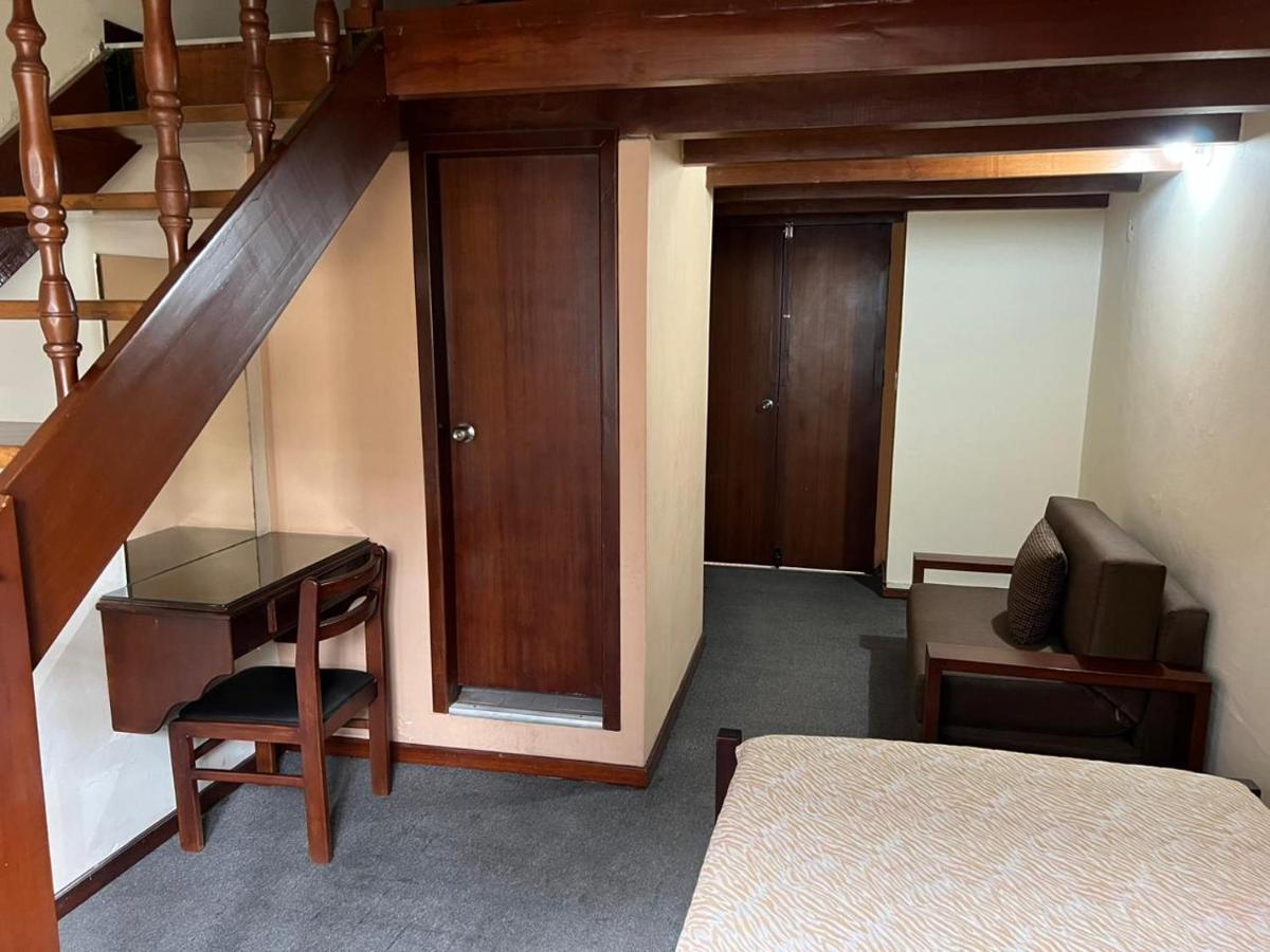 Hostal Victoria Кито Екстериор снимка