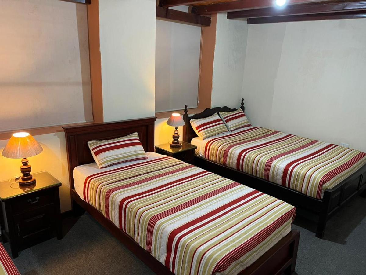 Hostal Victoria Кито Екстериор снимка