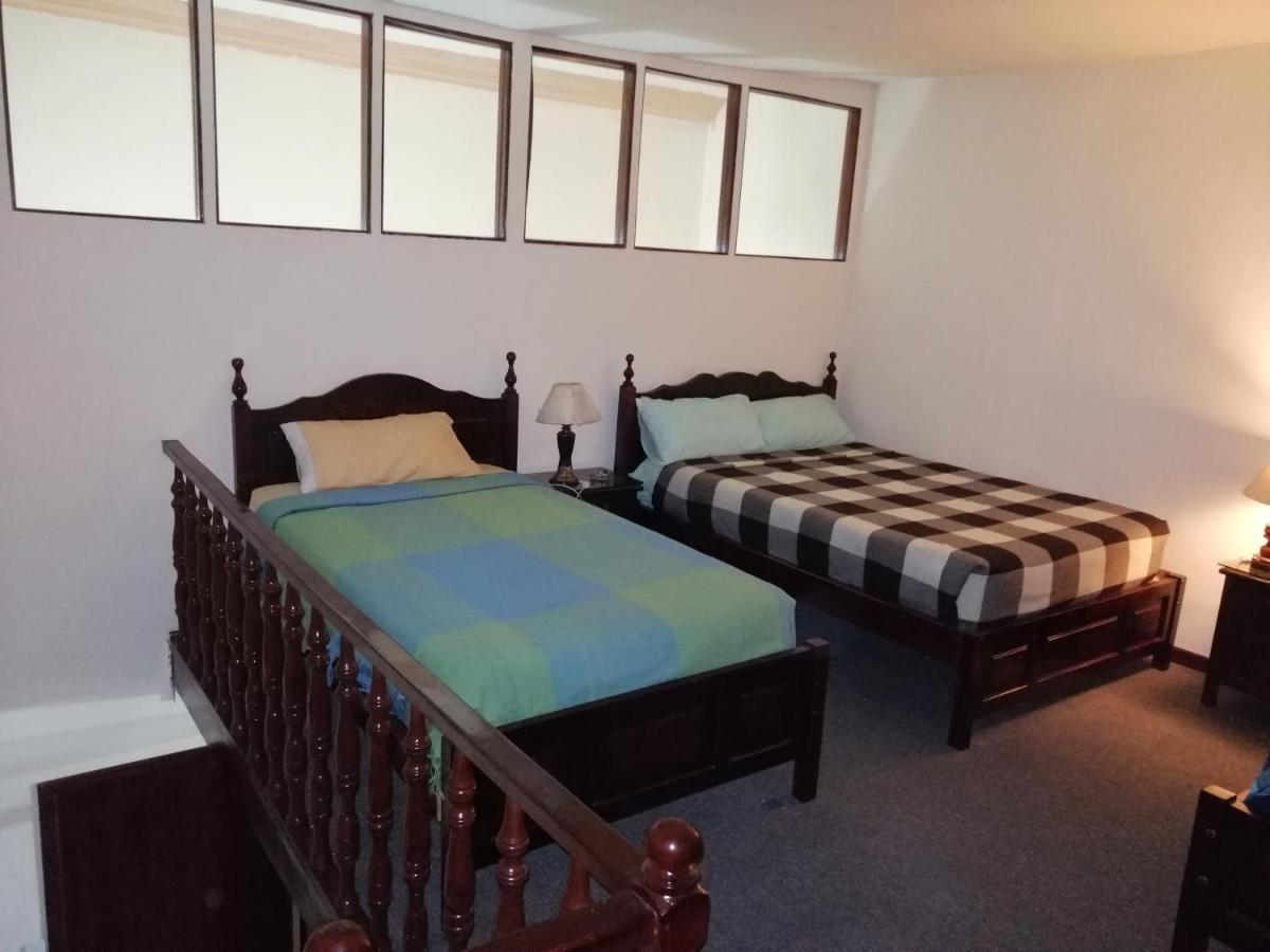 Hostal Victoria Кито Екстериор снимка