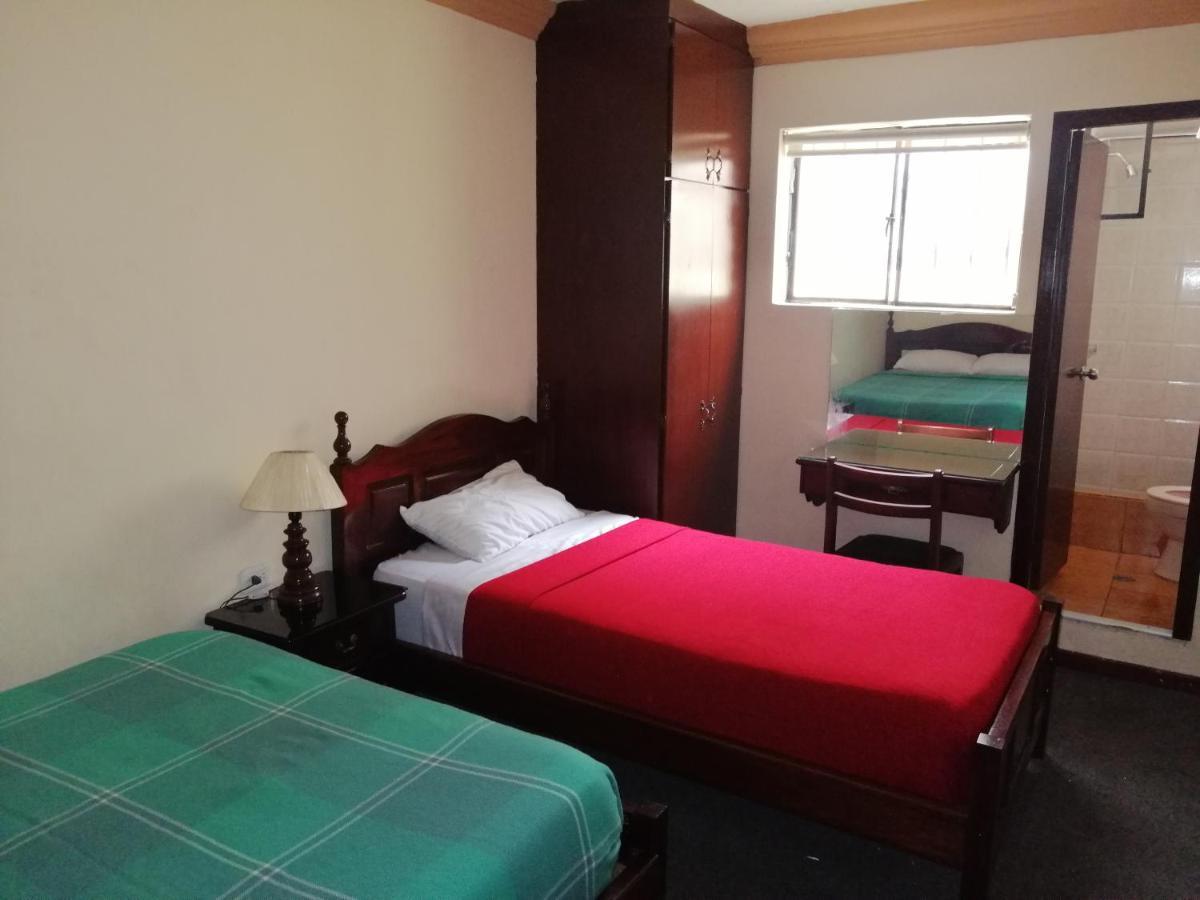 Hostal Victoria Кито Екстериор снимка