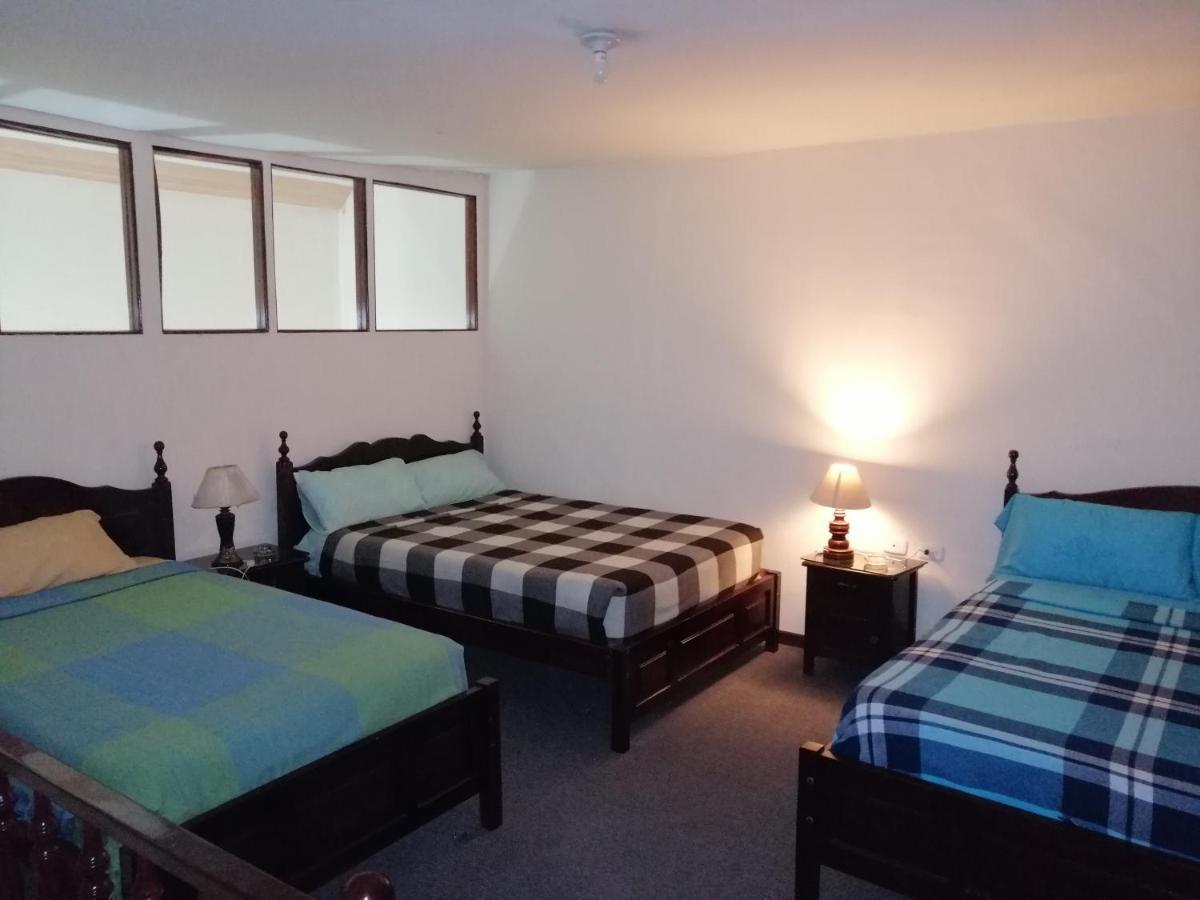 Hostal Victoria Кито Екстериор снимка