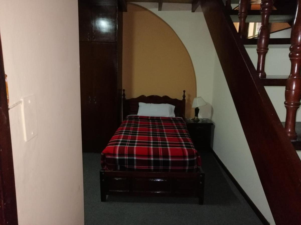Hostal Victoria Кито Екстериор снимка