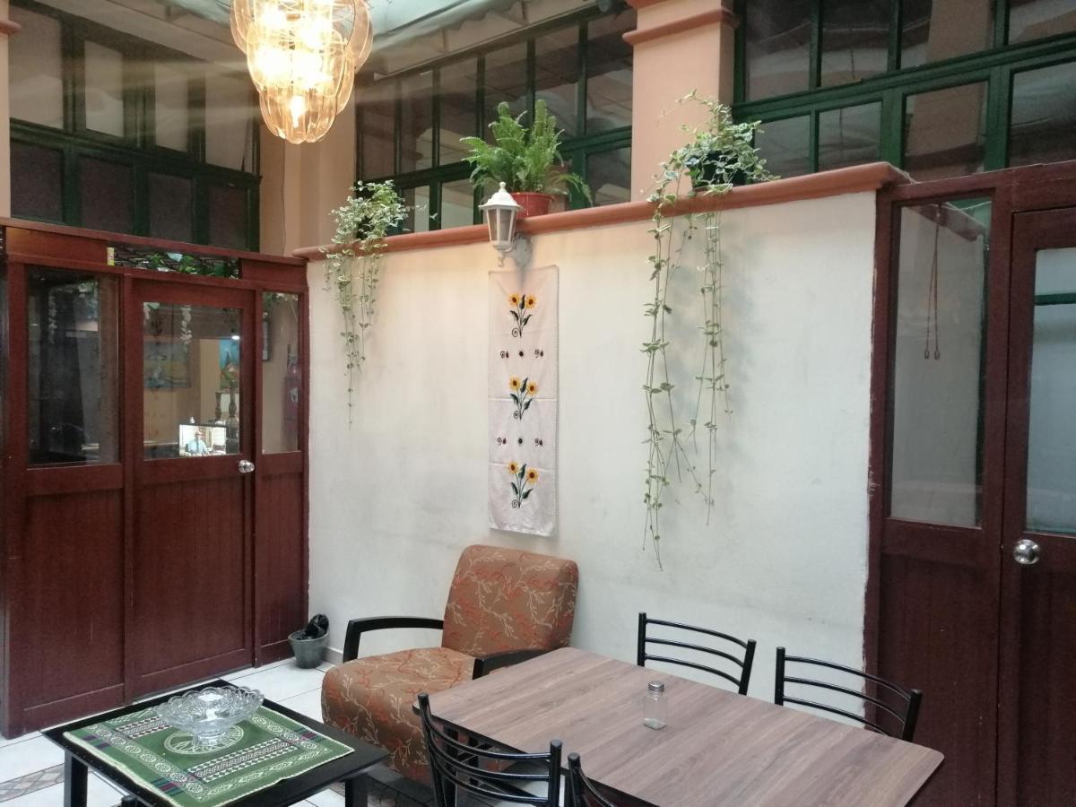 Hostal Victoria Кито Екстериор снимка
