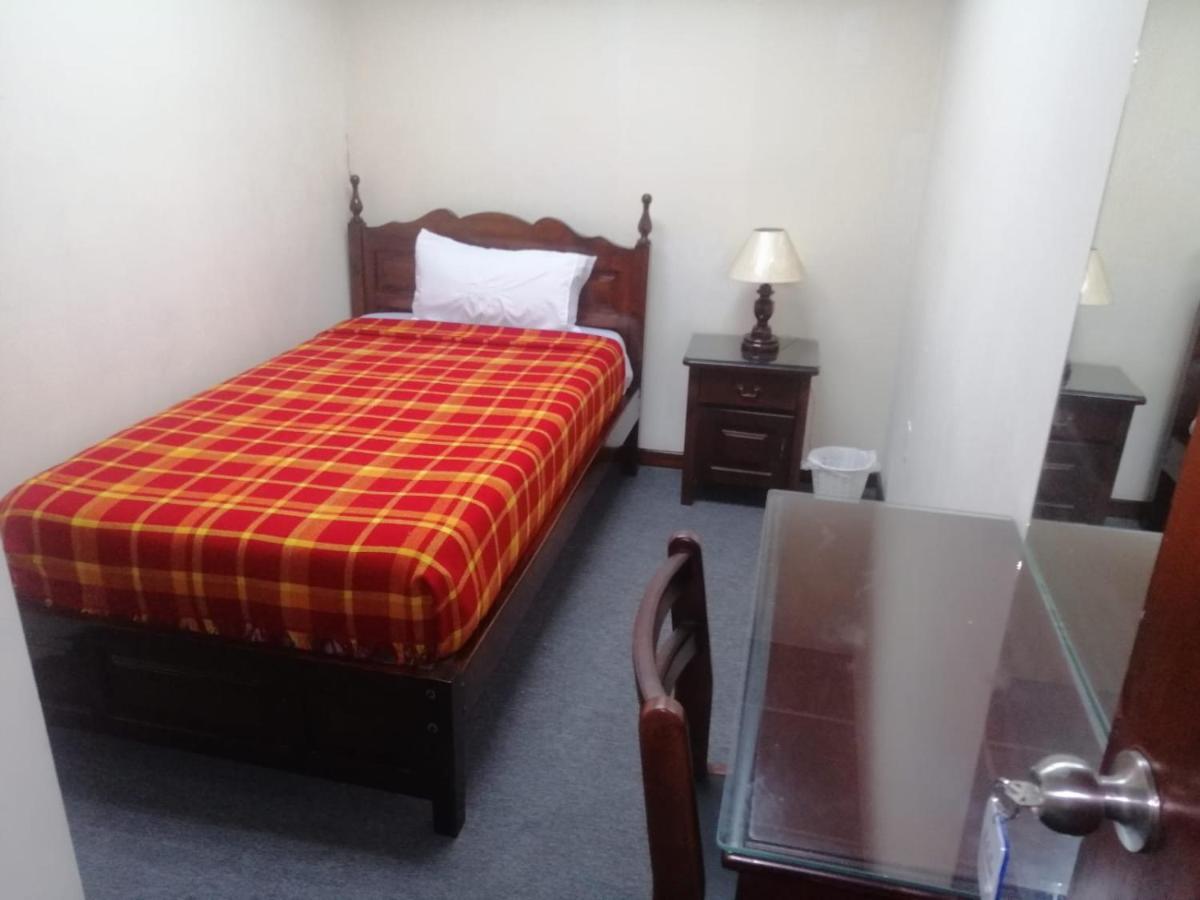 Hostal Victoria Кито Екстериор снимка