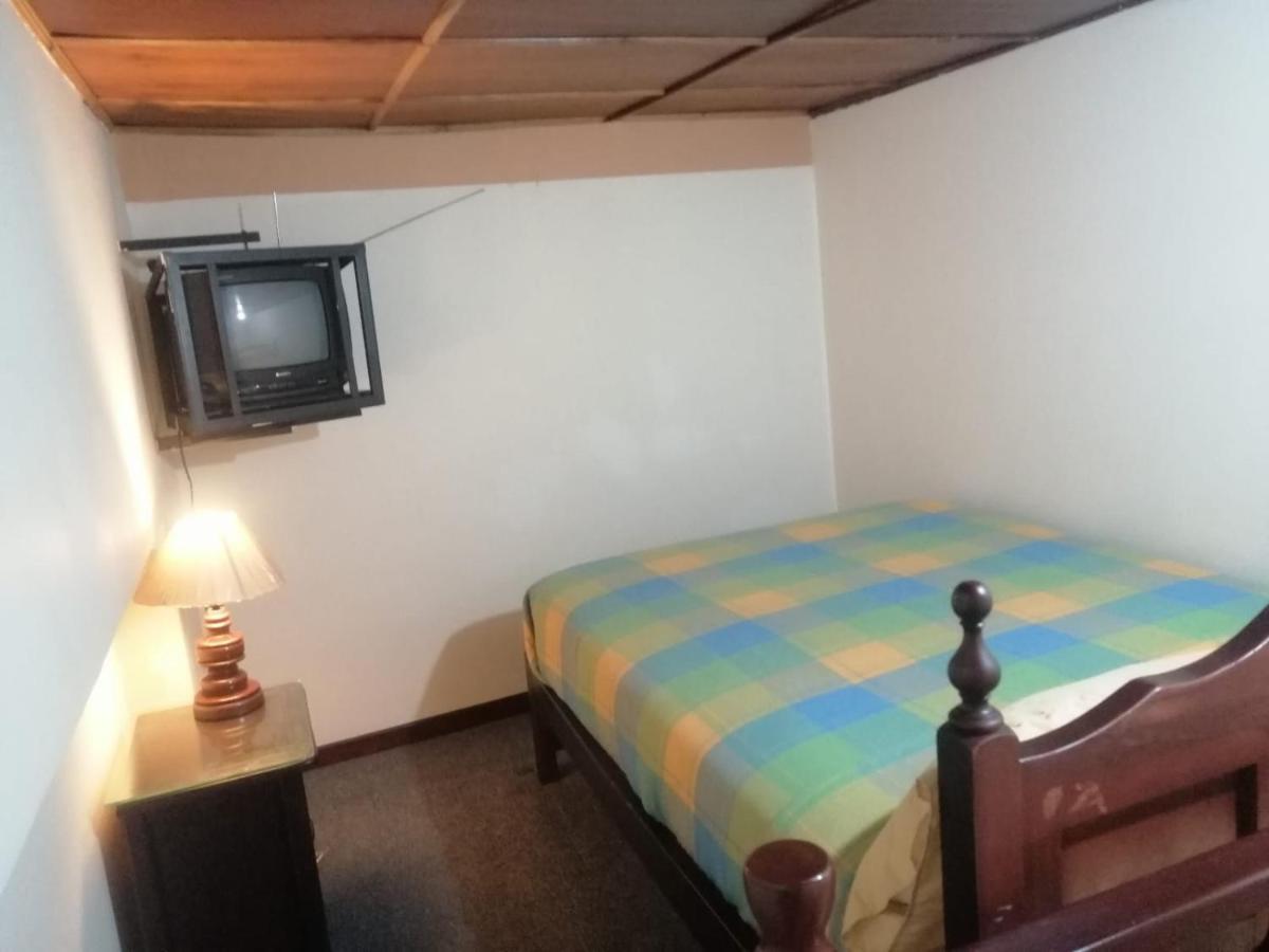 Hostal Victoria Кито Екстериор снимка