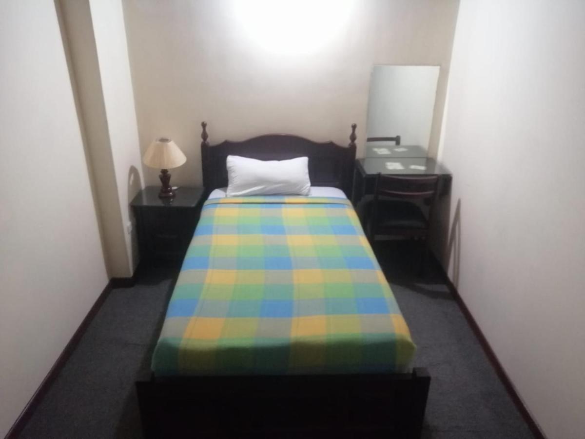 Hostal Victoria Кито Екстериор снимка
