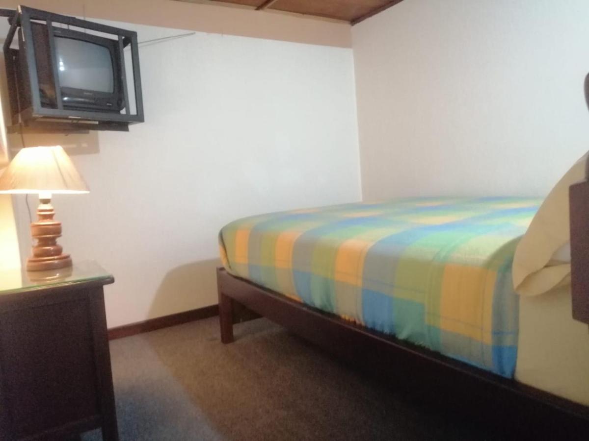 Hostal Victoria Кито Екстериор снимка
