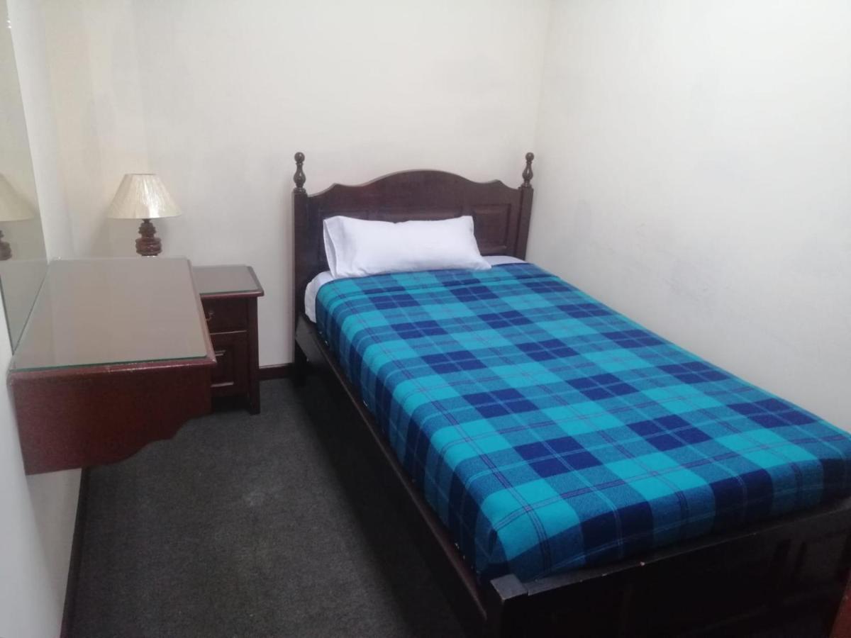 Hostal Victoria Кито Екстериор снимка